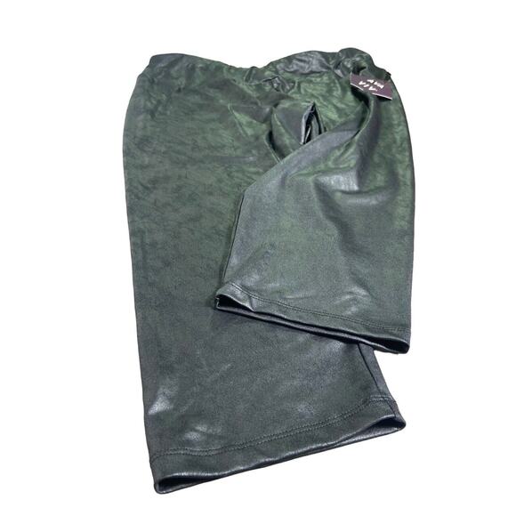 Ava & Viv Black Faux Leather High Waist Capri Leggings Plus Sz 2X (20W-22W) NWT - Picture 2 of 11